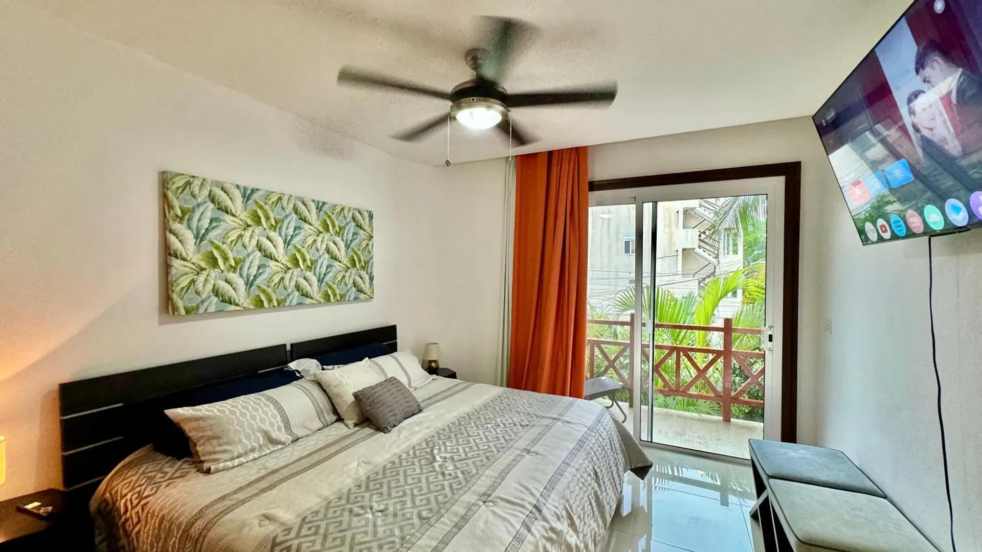 3 Bedroom Apartment Heart Playa! Playa del Carmen